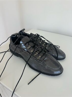SAMSOE Men's Metallic Gray Low-Top Lace-Up Sneakers